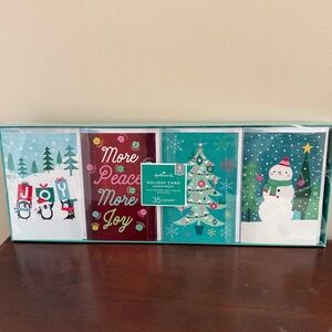 NIB Set of 35 Deluxe Hallmark Holiday cards w/ self-sealing envelopes, 4 designs